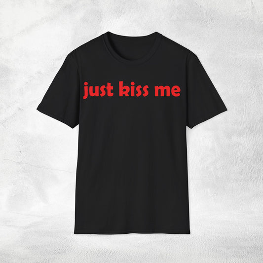 Women's Slogan T-shirt just kiss me